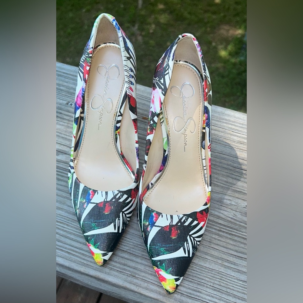 Jessica Simpson Pumps - Picture 2 of 7